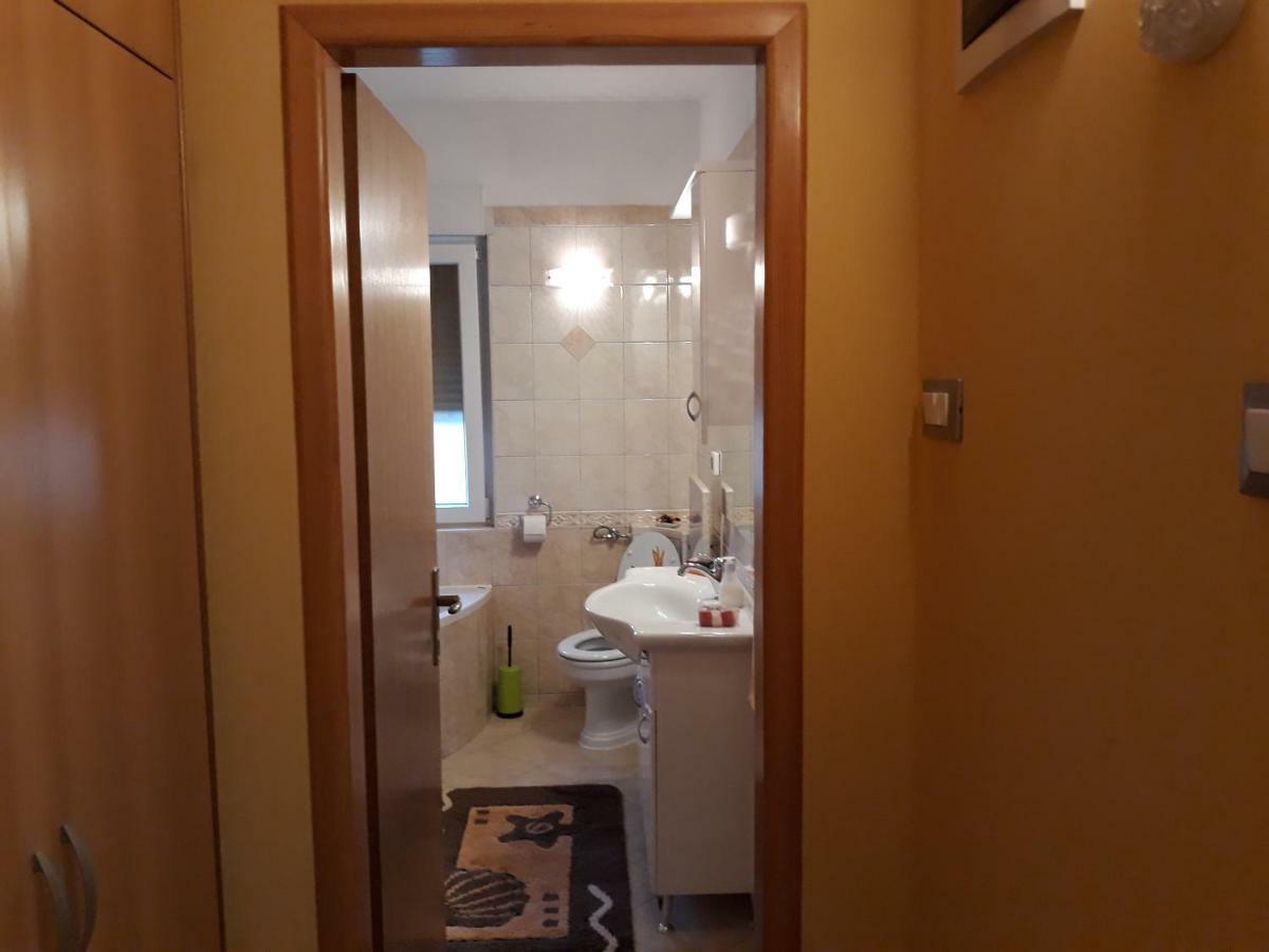 Apartment Matea Ровин Екстериор снимка